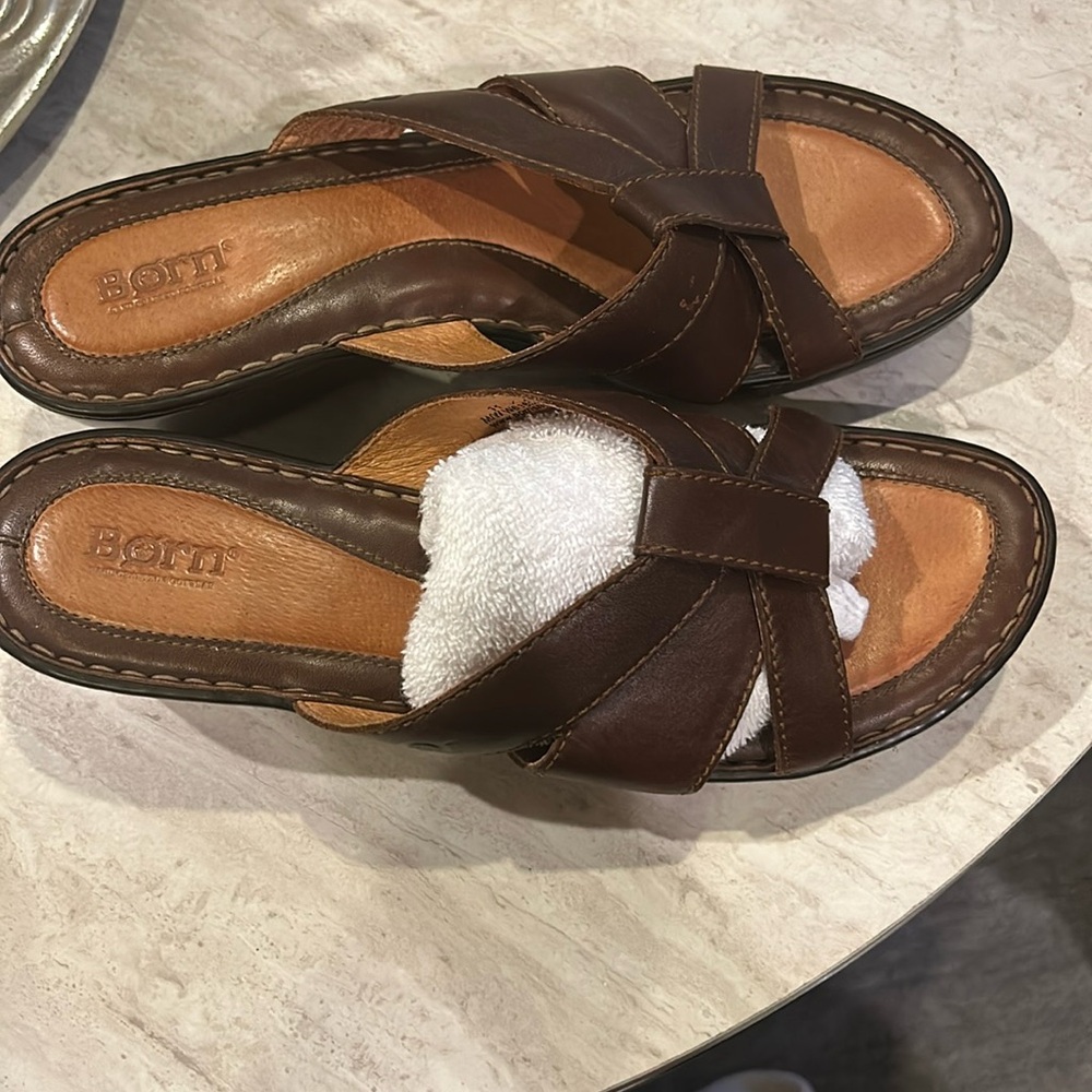 Born sandals size 11 (43 European). No scuffs. Worn one time.